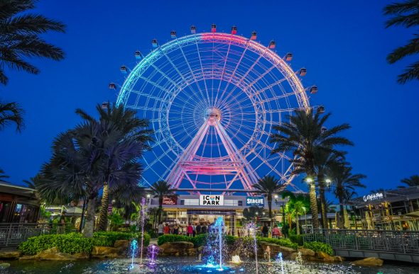 Grupo de amigos en los parques de Orlando